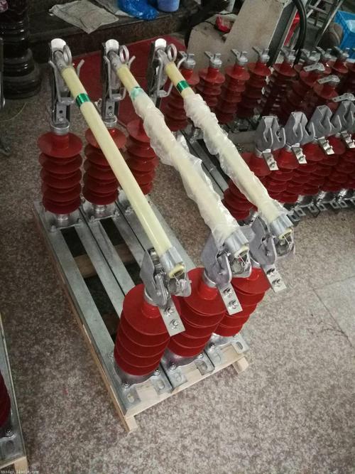 被广泛应用于35kv配电线路和配电变压器一次侧作为保护和进行设备投